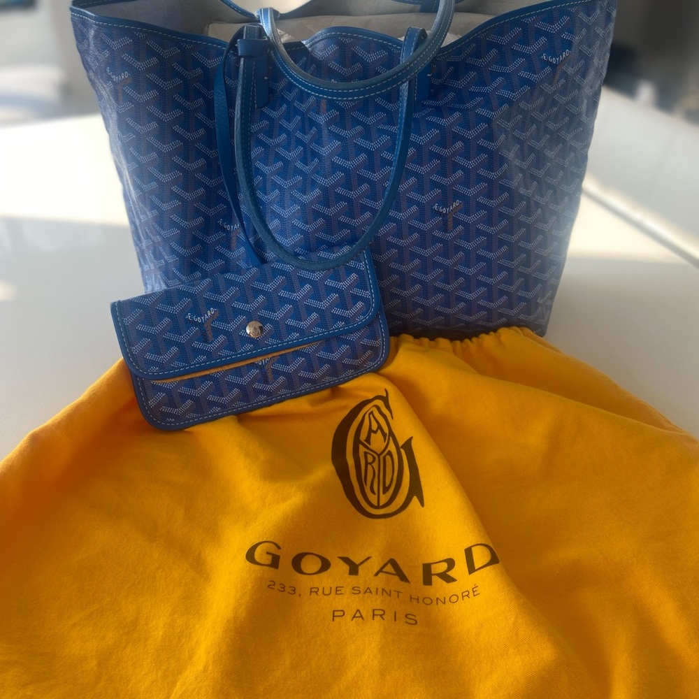 The Saint Louis bag was initially designed as a beach bag. Reversible. -SOLD